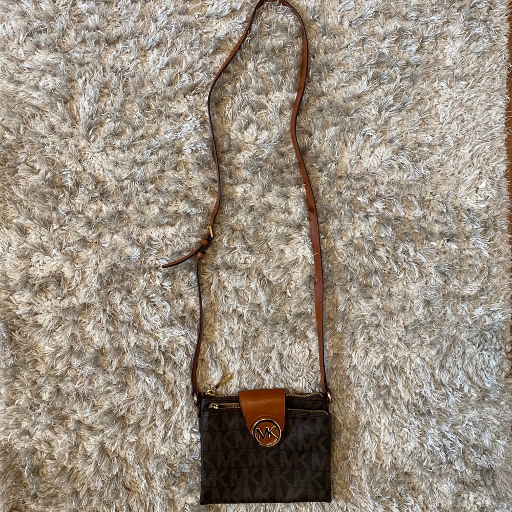 Michael Kors Crossbody // 💐